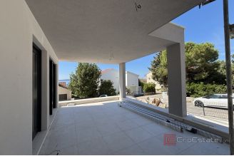 008 2035 263 Ciovo Modern two bedroom apartment with sea view for sale