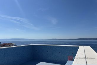 001 2035 264 Ciovo Luxury apartment with private pool on a roof terrace for sale