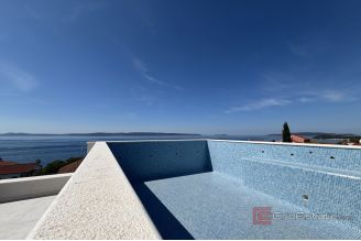 013 2035 264 Ciovo Luxury apartment with private pool on a roof terrace for sale