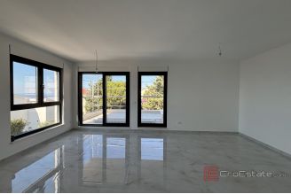 013 2035 264 Ciovo Luxury apartment with private pool on a roof terrace for sale