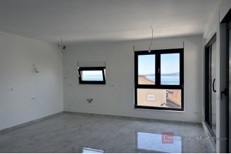 013 2035 264 Ciovo Luxury apartment with private pool on a roof terrace for sale