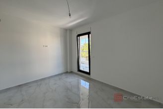 013 2035 264 Ciovo Luxury apartment with private pool on a roof terrace for sale