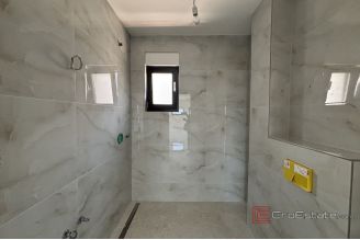 013 2035 264 Ciovo Luxury apartment with private pool on a roof terrace for sale