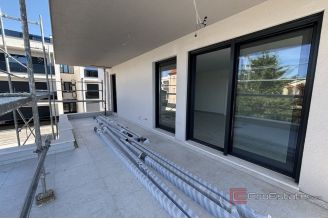 013 2035 264 Ciovo Luxury apartment with private pool on a roof terrace for sale