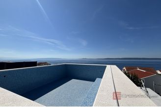 013 2035 264 Ciovo Luxury apartment with private pool on a roof terrace for sale