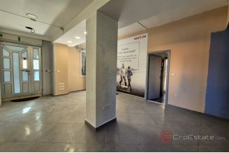 005 2016 673 Split Spacious commercial space for various purposes for sale