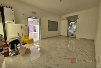 005 2016 673 Split Spacious commercial space for various purposes for sale