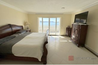 018 2022 384 Rogoznica beautiful villa in first row to the sea