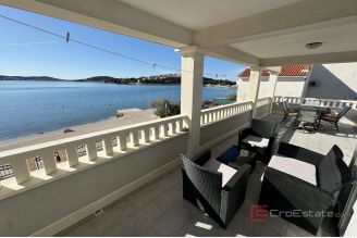 018 2022 384 Rogoznica beautiful villa in first row to the sea