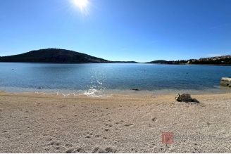 018 2022 384 Rogoznica beautiful villa in first row to the sea