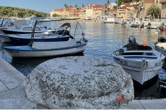 009 2052 81 Brac Land with sea view for sale