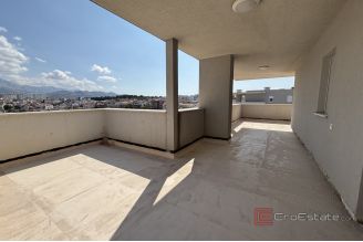014 2035 265 Split Mejasi Penthouse in a new building for sale