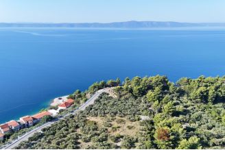 017 2049 60 Makarska Attractive building land near the sea for sale