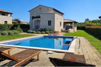 001 1014 36 near porec house with pool for sale