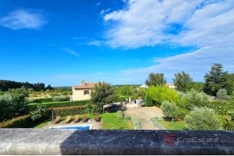 015 1014 36 near porec house with pool for sale
