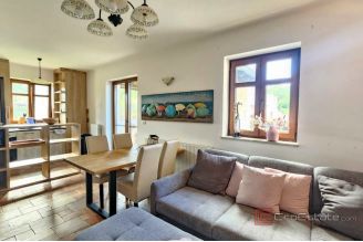 015 1014 36 near porec house with pool for sale