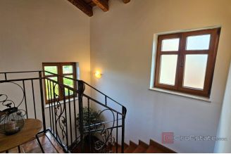 015 1014 36 near porec house with pool for sale