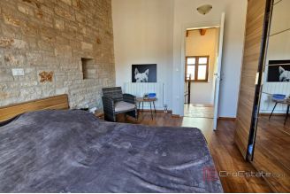 015 1014 36 near porec house with pool for sale