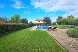 015 1014 36 near porec house with pool for sale