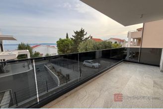 001 5423 30 Ciovo Two bedroom apartment near the sea for sale