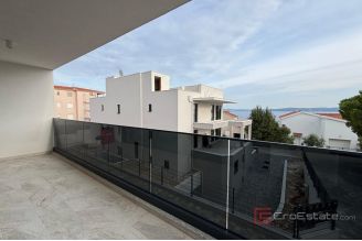 010 5423 30 Ciovo Two bedroom apartment near the sea for sale
