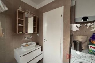 010 5423 30 Ciovo Two bedroom apartment near the sea for sale