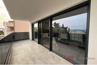 010 5423 30 Ciovo Two bedroom apartment near the sea for sale