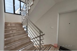 010 5423 30 Ciovo Two bedroom apartment near the sea for sale