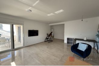 007 2043 181 Zadar Modern apartment with partial sea view for sale