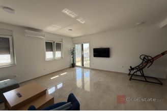 007 2043 181 Zadar Modern apartment with partial sea view for sale