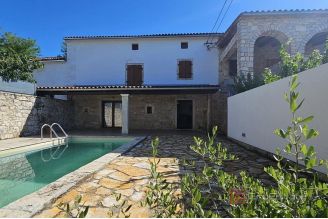 010 1014 37 Porec House with pool and additional land for sale