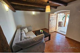 010 1014 37 Porec House with pool and additional land for sale