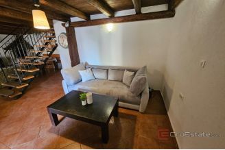 010 1014 37 Porec House with pool and additional land for sale