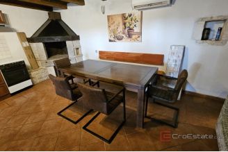 010 1014 37 Porec House with pool and additional land for sale