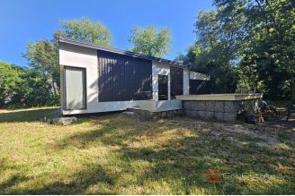 010 1014 37 Porec House with pool and additional land for sale