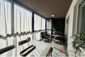 010 2049 61 Split area Luxury two bedroom apartment for rent