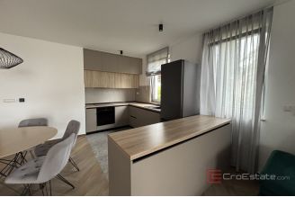 014 2035 267 Split Meje Luxury three bedroom apartment with sea view for rent