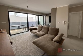 001 2035 271 Ciovo Penthouse with roof terrace near the sea for sale