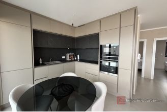 014 2035 271 Ciovo Penthouse with roof terrace near the sea for sale