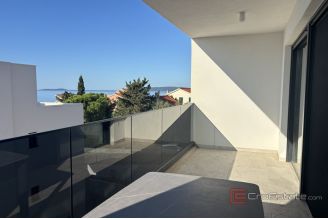 014 2035 271 Ciovo Penthouse with roof terrace near the sea for sale