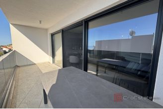 014 2035 271 Ciovo Penthouse with roof terrace near the sea for sale