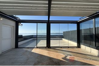 014 2035 271 Ciovo Penthouse with roof terrace near the sea for sale