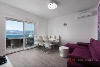 020 2035 255 Ciovo Modern apartment house in the first row to the sea for sale