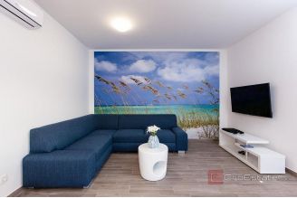020 2035 255 Ciovo Modern apartment house in the first row to the sea for sale