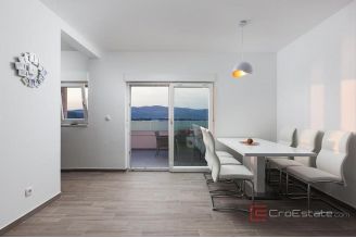 020 2035 255 Ciovo Modern apartment house in the first row to the sea for sale