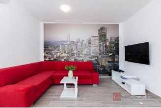 020 2035 255 Ciovo Modern apartment house in the first row to the sea for sale