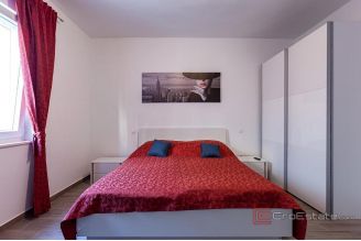 020 2035 255 Ciovo Modern apartment house in the first row to the sea for sale