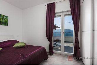 020 2035 255 Ciovo Modern apartment house in the first row to the sea for sale