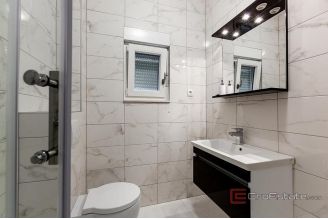 020 2035 255 Ciovo Modern apartment house in the first row to the sea for sale