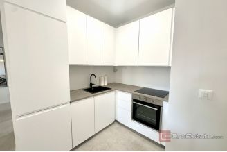 009 2049 62 Split Sirobuja Three bedroom apartment with terrace and parking for rent